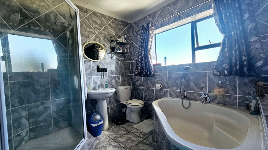 3 Bedroom Property for Sale in Dana Bay Western Cape